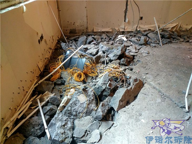 常熟有名氣的廣告牌拆除哪家專業(yè)技術(shù)雄厚